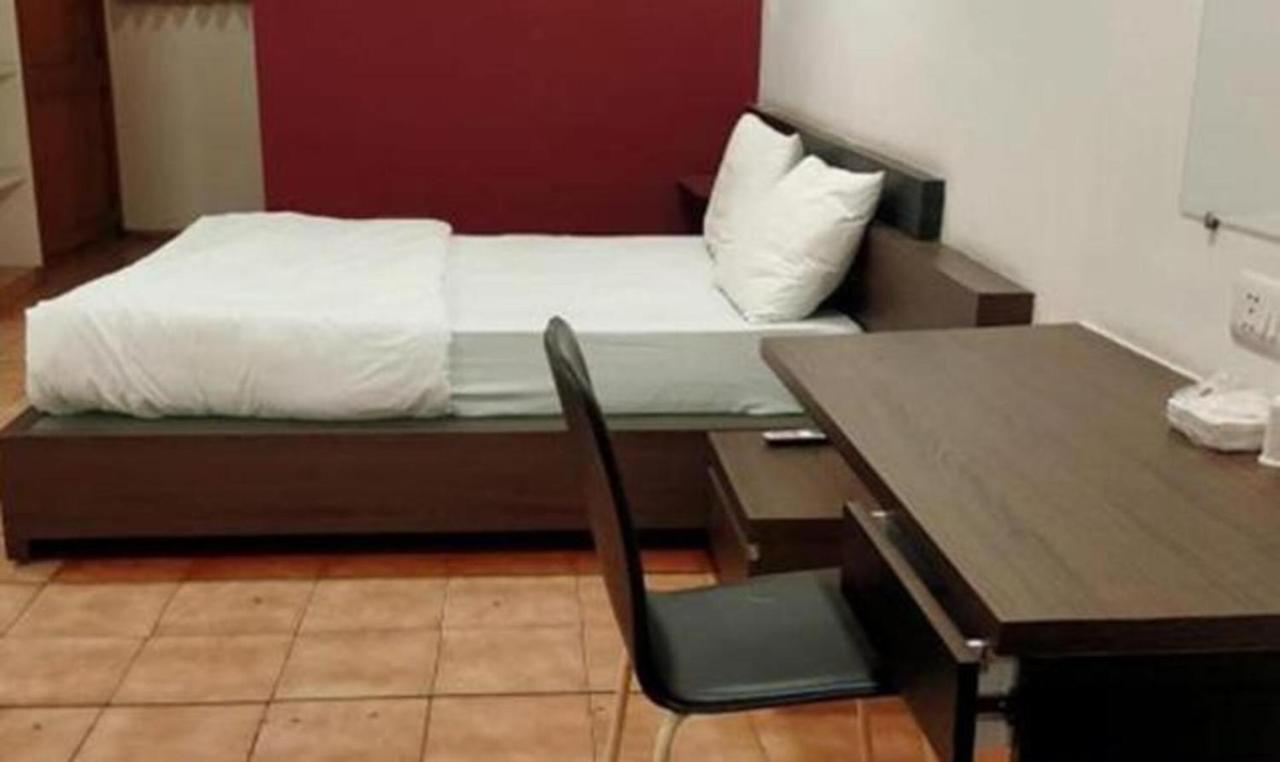 Hotel Sun N Step Club อาเมดาบัด ภายนอก รูปภาพ