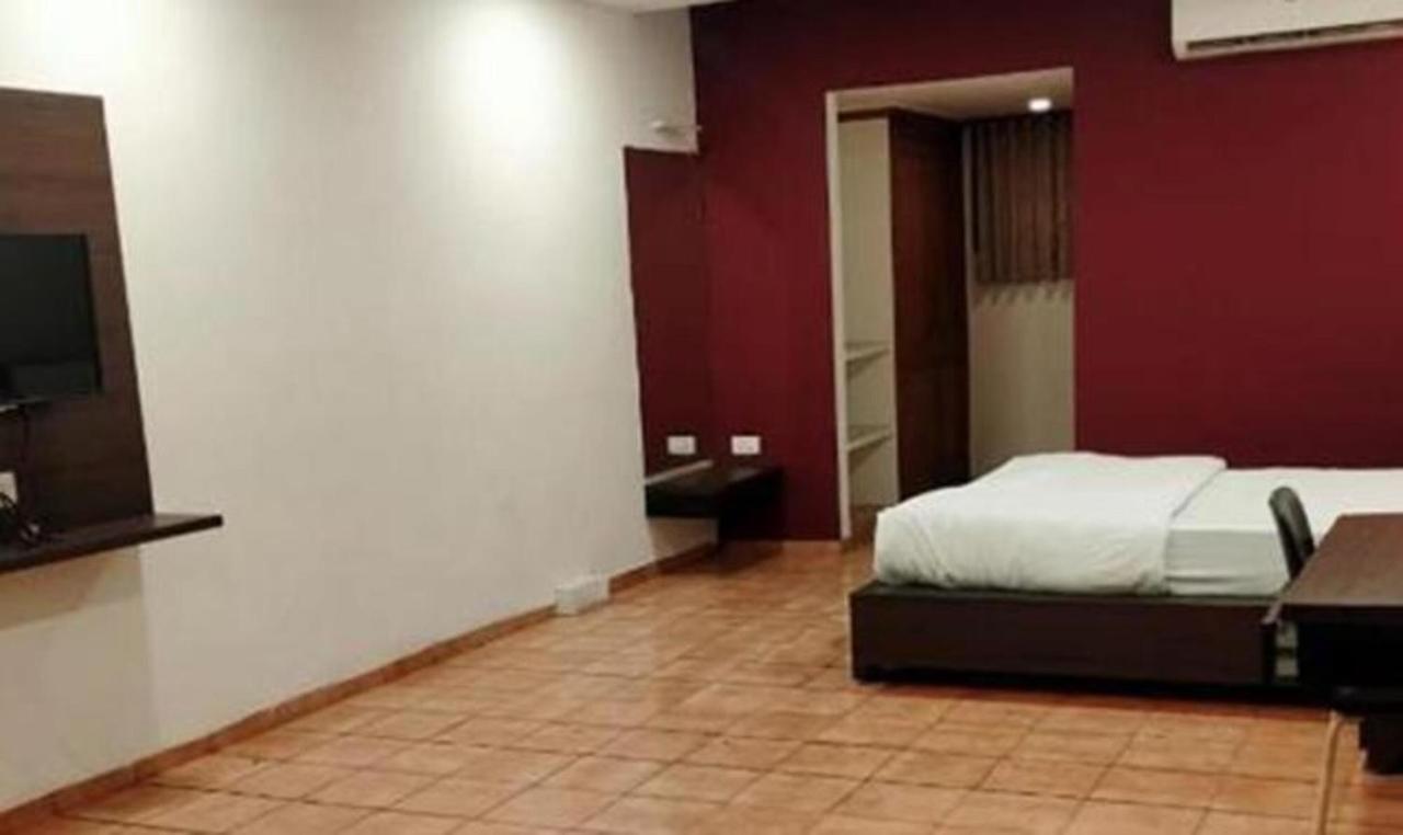 Hotel Sun N Step Club อาเมดาบัด ภายนอก รูปภาพ