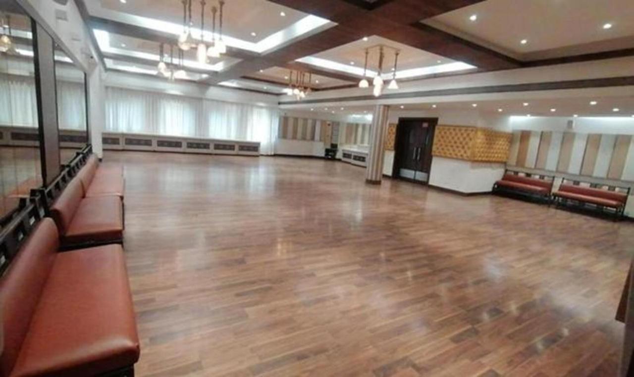 Hotel Sun N Step Club อาเมดาบัด ภายนอก รูปภาพ