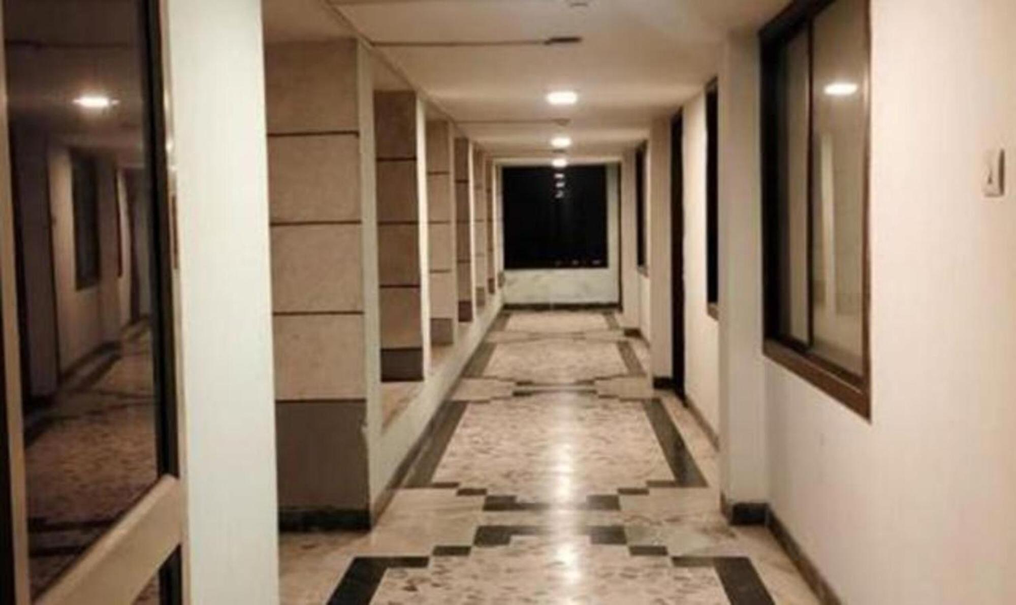 Hotel Sun N Step Club อาเมดาบัด ภายนอก รูปภาพ