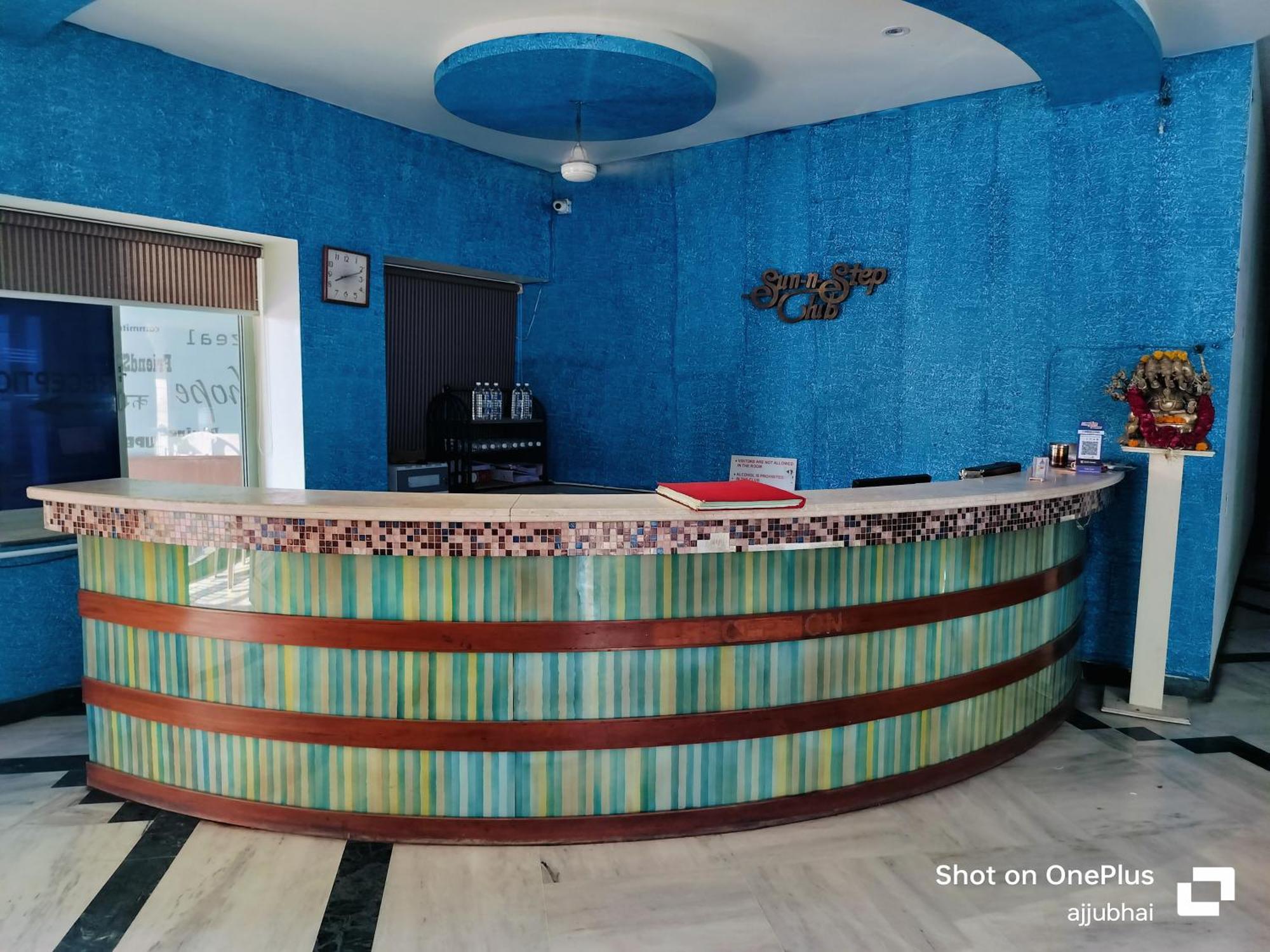 Hotel Sun N Step Club อาเมดาบัด ภายนอก รูปภาพ